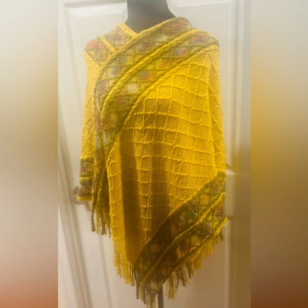 Yellow Boho Knit Poncho Lightweight Spring Layer Beach Wrap OS - Picture 4 of 15